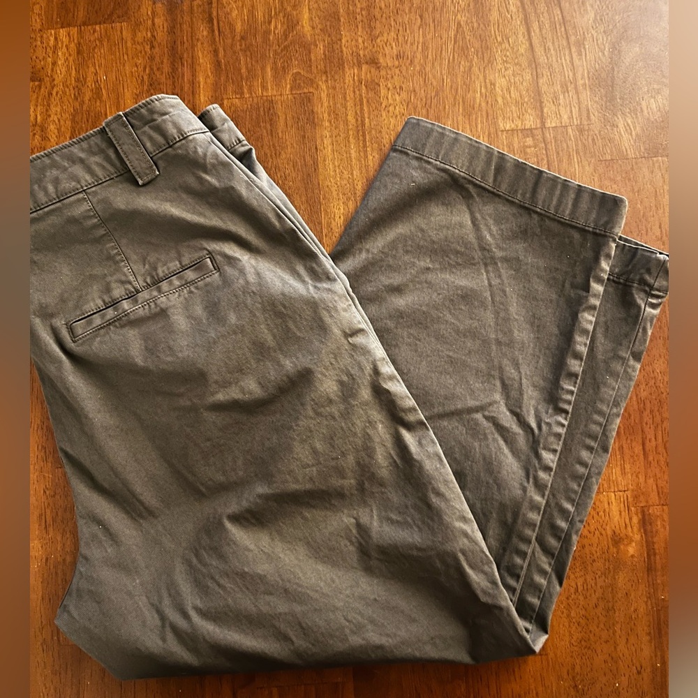 GAP Women's Olive Green Capris Size 12